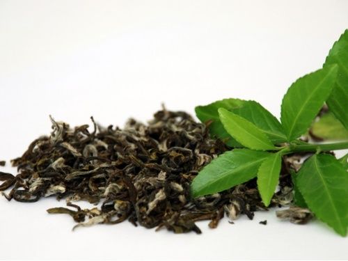 Tè verde: proprietà, uso, controindicazioni - Cure-Naturali.it