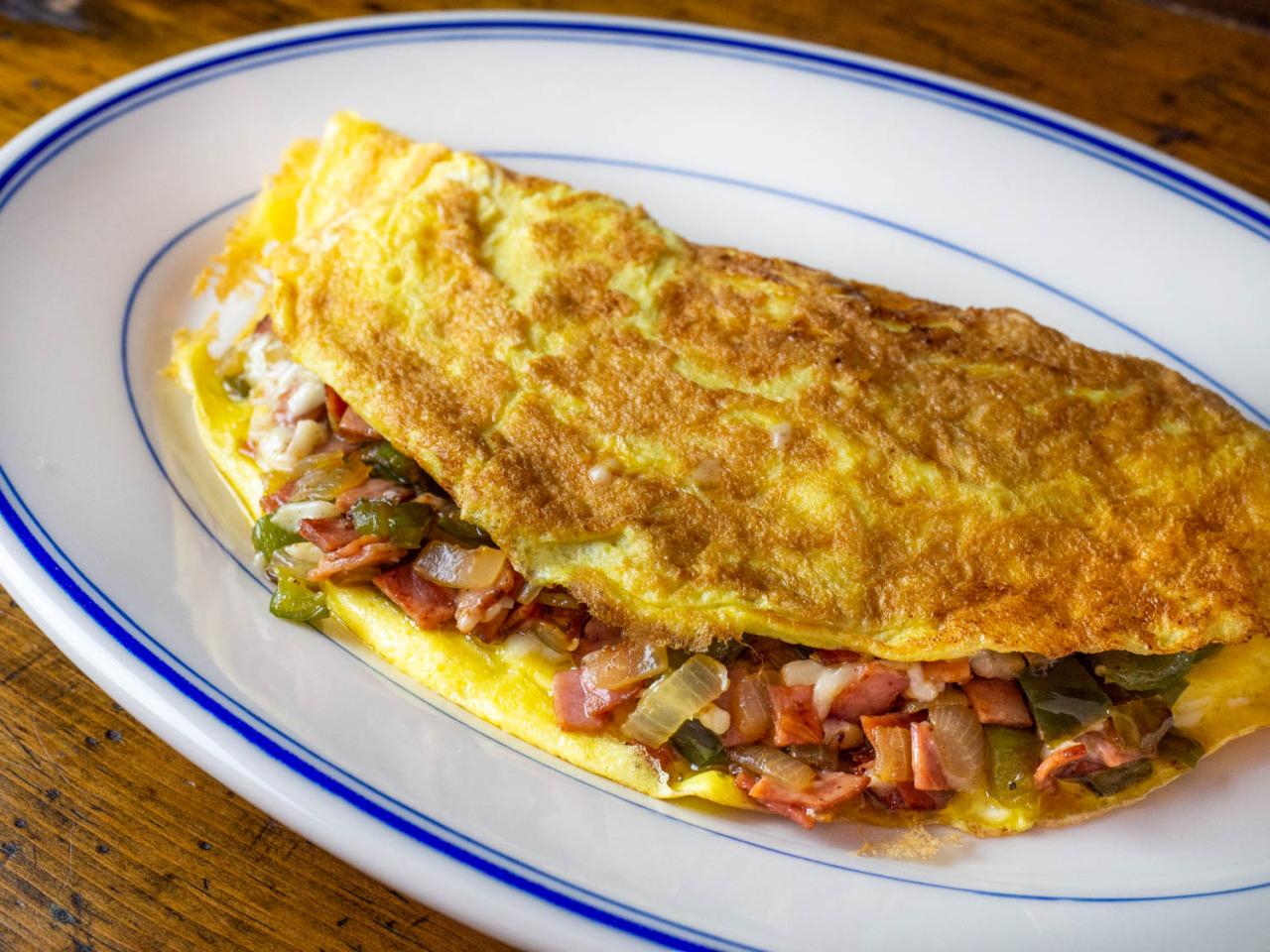 Western Omelette With Bell Pepper, Onion, Ham, and Cheese Recipe | Serious Eats